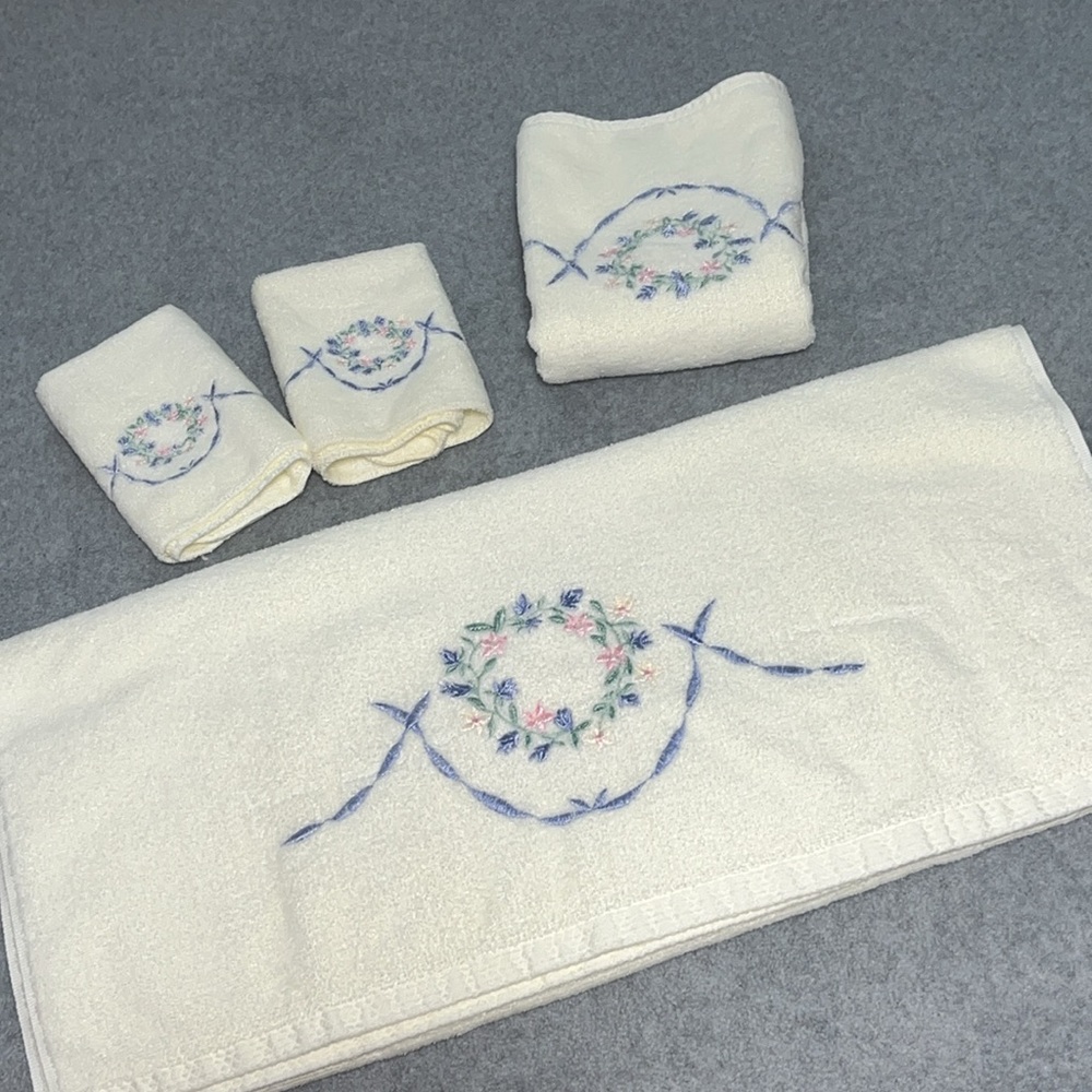 Ivory Floral Bath Towel Set Cottagecore Embroidered - Picture 7 of 8